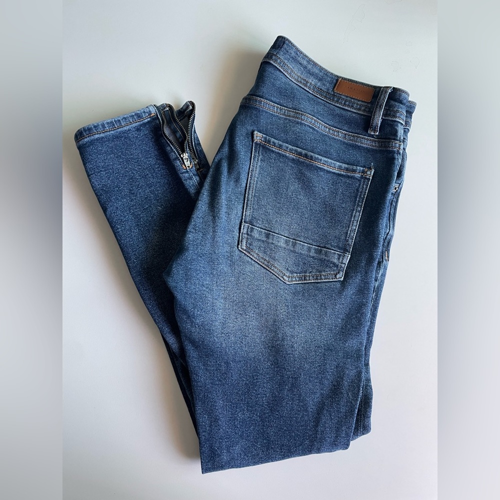 Zara Men Blue Denim Straight Jeans with detail Zipper at the Ankles